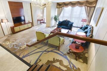 Фото номера Двухуровневый люкс Отель Hotels &amp; Preference Hualing Tbilisi г. Тбилиси 10