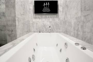 Фото номера Двухуровневый люкс Отель Hotels &amp; Preference Hualing Tbilisi г. Тбилиси 5