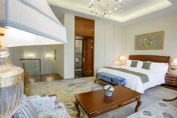 Фото номера Двухуровневый люкс Отель Hotels &amp; Preference Hualing Tbilisi г. Тбилиси 8