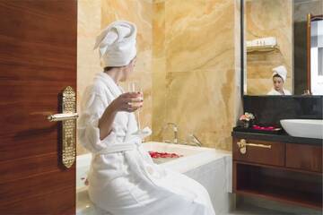 Фото номера Стандартный двухместный номер с 1 кроватью Отель Hotels &amp; Preference Hualing Tbilisi г. Тбилиси 5