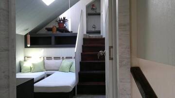 Фото номера Двухместный номер с 2 отдельными кроватями Отель Hotel Imaginarium г. Тбилиси 12