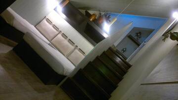 Фото номера Двухместный номер с 2 отдельными кроватями Отель Hotel Imaginarium г. Тбилиси 2
