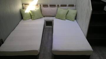 Фото номера Двухместный номер с 2 отдельными кроватями Отель Hotel Imaginarium г. Тбилиси 3