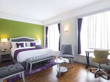Фото номера Улучшенный двухместный номер с 1 кроватью Отель Mercure Tbilisi Old Town г. Тбилиси 2