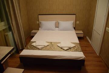 Фото номера Двухместный номер «Комфорт» с 1 кроватью Отель Crossway Tbilisi Hotel г. Тбилиси 2