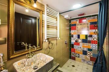 Фото номера Улучшенный семейный номер Отель Tiflis Inn Boutique Hotel г. Тбилиси 18