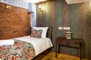 Фото номера Улучшенный семейный номер Отель Tiflis Inn Boutique Hotel г. Тбилиси 12
