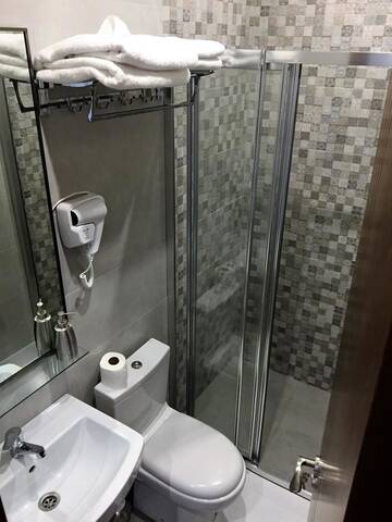 Фото номера Двухместный номер с 1 кроватью Отель Downtown Hotel Tbilisi г. Тбилиси 15