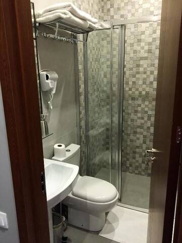 Фото номера Двухместный номер с 1 кроватью Отель Downtown Hotel Tbilisi г. Тбилиси 24