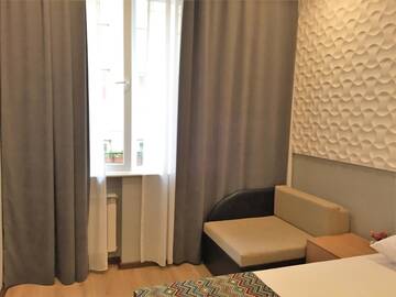 Фото номера Семейный номер с балконом Отель Downtown Hotel Tbilisi г. Тбилиси 5