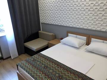 Фото номера Семейный номер с балконом Отель Downtown Hotel Tbilisi г. Тбилиси 6