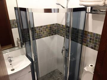 Фото номера Двухместный номер с 1 кроватью или 2 отдельными кроватями Отель Downtown Hotel Tbilisi г. Тбилиси 8