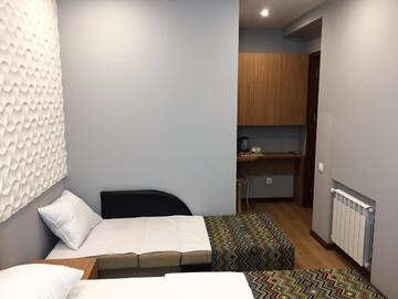 Фото номера Двухместный номер с 1 кроватью или 2 отдельными кроватями Отель Downtown Hotel Tbilisi г. Тбилиси 9
