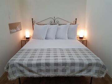 Фото номера Двухместный номер Делюкс с 1 кроватью и ванной Отель House 4Rest г. Тбилиси 12
