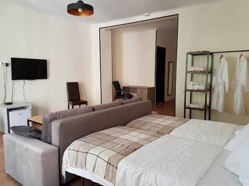 Фото номера Четырехместный номер с балконом Отель House 4Rest г. Тбилиси 6
