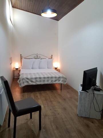 Фото номера Двухместный номер Делюкс с 1 кроватью и ванной Отель House 4Rest г. Тбилиси 2