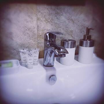 Фото номера Двухместный номер с 2 отдельными кроватями Гостевой дом Terrace House Near Opera г. Тбилиси 6