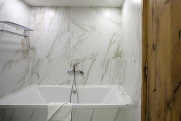 Фото номера Улучшенный двухместный номер с 1 кроватью Отель Shota @ Rustaveli Boutique Hotel г. Тбилиси 8