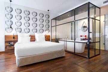 Фото номера Улучшенный двухместный номер с 1 кроватью Отель Shota @ Rustaveli Boutique Hotel г. Тбилиси 11