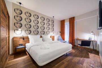 Фото номера Стандартный двухместный номер с 1 кроватью Отель Shota @ Rustaveli Boutique Hotel г. Тбилиси 4