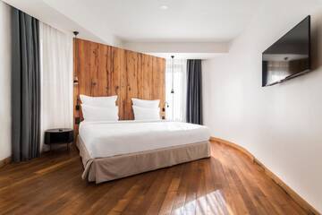 Фото номера Суперлюкс Отель Shota @ Rustaveli Boutique Hotel г. Тбилиси 4