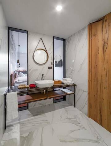 Фото номера Стандартный двухместный номер с 1 кроватью Отель Shota @ Rustaveli Boutique Hotel г. Тбилиси 5