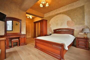 Фото номера Двухместный номер Делюкс с 1 кроватью и балконом Отель Hotel Wine Palace г. Тбилиси 3