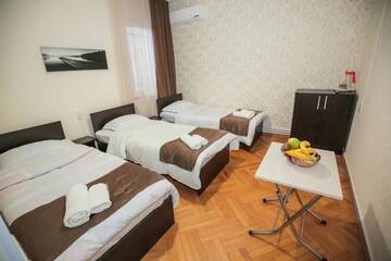 Фото номера Трехместный номер с ванной комнатой Гостевой дом Family Hotel Laba г. Тбилиси 8