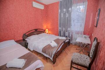 Фото номера Трехместный номер с ванной комнатой Гостевой дом Family Hotel Laba г. Тбилиси 2