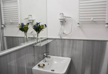 Фото номера Улучшенный двухместный номер с 1 кроватью Отель Piccolo Casa Bella Hotel г. Тбилиси 25