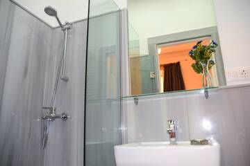 Фото номера Небольшой двухместный номер с 1 кроватью Отель Piccolo Casa Bella Hotel г. Тбилиси 7