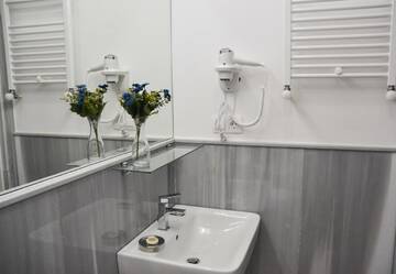 Фото номера Улучшенный двухместный номер с 1 кроватью Отель Piccolo Casa Bella Hotel г. Тбилиси 12