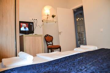 Фото номера Улучшенный двухместный номер с 1 кроватью Отель Piccolo Casa Bella Hotel г. Тбилиси 13