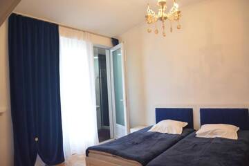 Фото номера Двухместный номер с 2 отдельными кроватями и балконом Отель Hotel Renesans г. Тбилиси 17