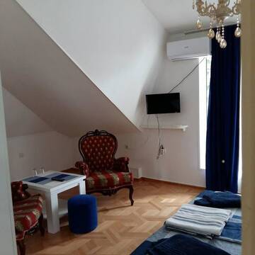 Фото номера Двухместный номер с 2 отдельными кроватями и балконом Отель Hotel Renesans г. Тбилиси 19