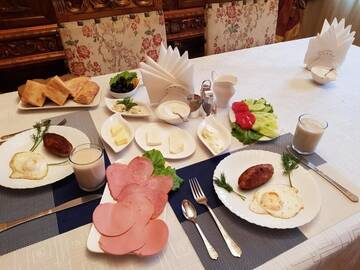 Фото номера Двухместный номер с 2 отдельными кроватями и балконом Отель Hotel Renesans г. Тбилиси 29