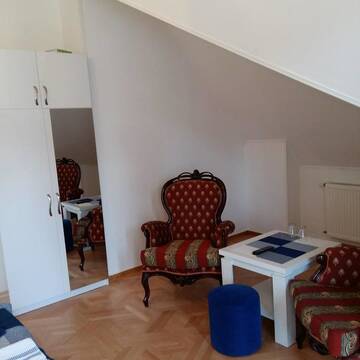 Фото номера Двухместный номер с 2 отдельными кроватями и балконом Отель Hotel Renesans г. Тбилиси 9