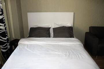 Фото номера Двухместный номер с 1 кроватью Гостевой дом Tbilisi Apartments Bukia Square г. Тбилиси 18