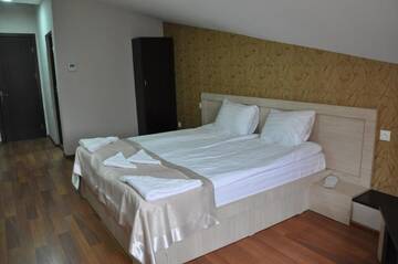 Фото номера Двухместный номер с 1 кроватью Отель Hotel Imperial г. Тбилиси 2