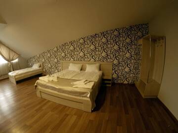 Фото номера Трехместный номер «Комфорт» Отель Hotel Imperial г. Тбилиси 9