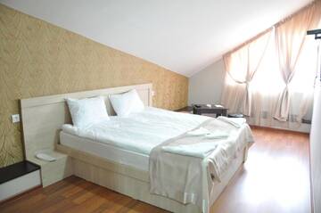 Фото номера Двухместный номер с 1 кроватью Отель Hotel Imperial г. Тбилиси 4