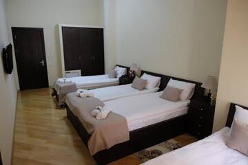 Фото номера Классический четырехместный номер Отель Hotel S&amp;L г. Тбилиси 3