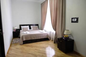 Фото номера Двухместный номер с 1 кроватью и видом на горы Отель Hotel S&amp;L г. Тбилиси 2