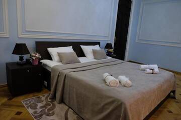 Фото номера Люкс с балконом Отель Hotel S&amp;L г. Тбилиси 4