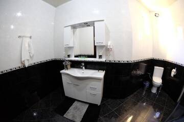 Фото номера Люкс с балконом Отель Hotel S&amp;L г. Тбилиси 5