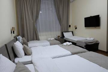 Фото номера Трехместный номер Отель Hotel S&amp;L г. Тбилиси 4