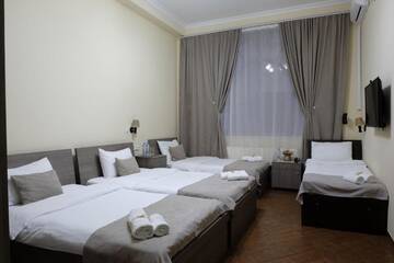Фото номера Трехместный номер Отель Hotel S&amp;L г. Тбилиси 2