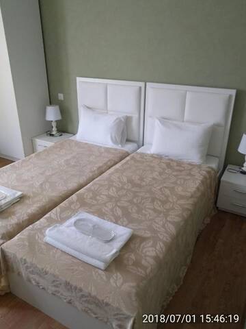 Фото номера Двухместный номер с 2 отдельными кроватями и балконом Отель Hotel Stal+ г. Тбилиси 9