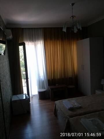 Фото номера Двухместный номер с 2 отдельными кроватями и балконом Отель Hotel Stal+ г. Тбилиси 12