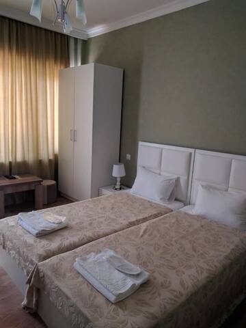 Фото номера Двухместный номер с 2 отдельными кроватями и балконом Отель Hotel Stal+ г. Тбилиси 5
